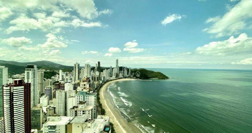 Cobertura duplex para venda tem 477 metros quadrados com 5 quartos