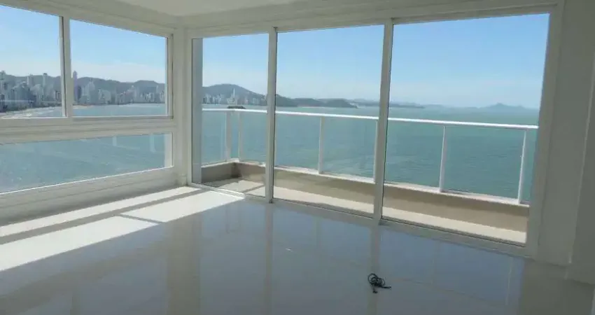 Frente MAR NOVO, na Barra Sul com 3 suítes, sacada com churrasqueira carvão.