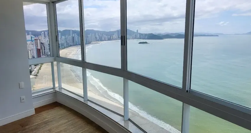 Renaissance Embraed frente mar, 1 por andar Barra Sul com 5 quartos