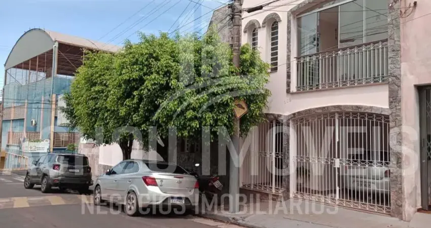 Sobrado Comercial para Venda em Jaboticabal, Centro, 3 dormitórios, 2 suítes, 3 banheiros, 1 vaga