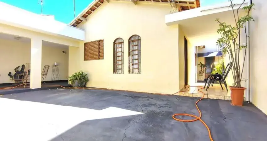 Casa com 3 quartos à venda na Rua Luzia Gonzales Coda, Conjunto Habitacional Margarida Raymundo Berchieri, Jaboticabal