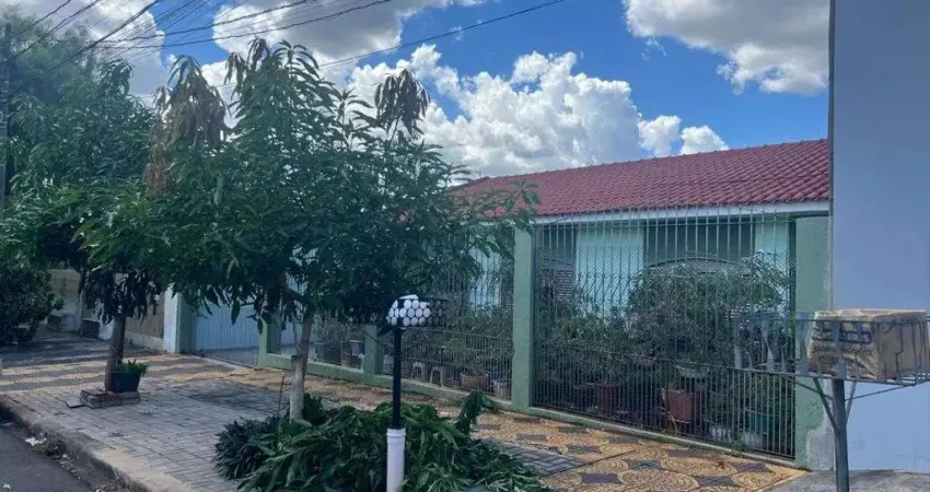Casa com Muito espaço em Maringa