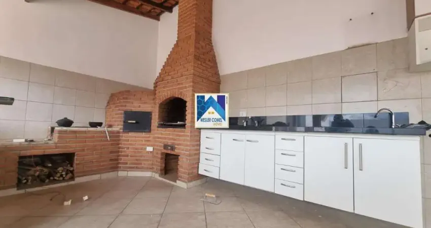 3 dormitórios, sendo 1 suíte, cozinha, sala, churrasqueira,quintal lateral, 2 vagas de garagem.