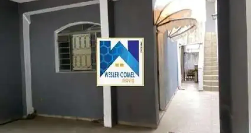 Descubra um imóvel versátil e ideal para quem busca espaço e praticidade. a casa possui dois pavimentos independentes, oferecendo múltiplas possibilidades de uso, seja para moradia