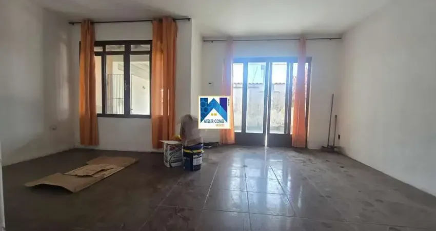 Esta casa conta com 4 quartos, proporcionando conforto para toda a família. possui 2 banheiros, sala ampla com dois ambientes, ideal para receber visitas e aproveitar momentos em f