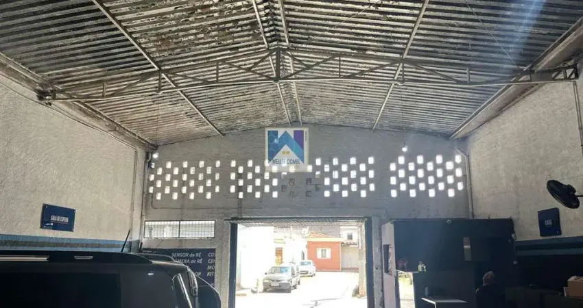 Excelente galpão disponível para locação, localizado em uma área estratégica e de fácil acesso.