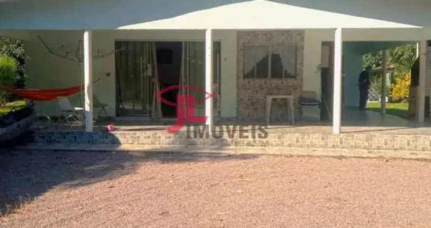 V380c  refúgio à beira do rio: casa com piscina e área de lazer b:cachoeira