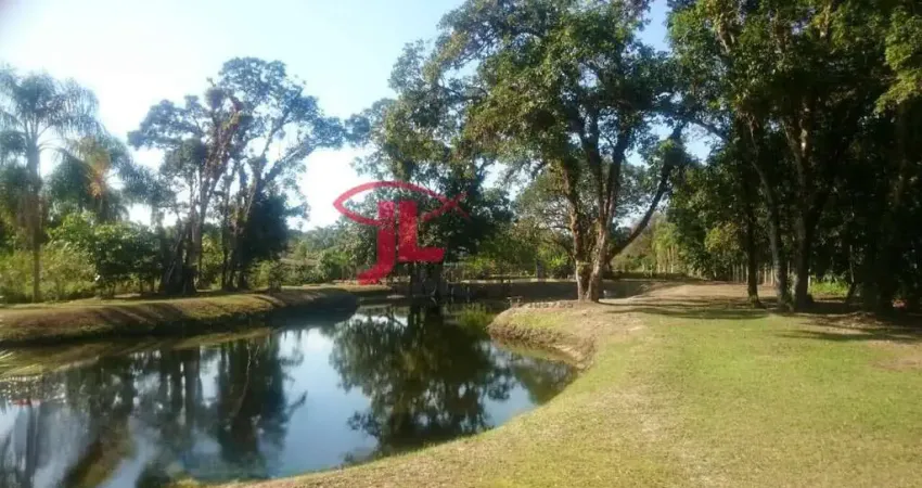 Belíssima chácara em praia de leste, fundos para rio guaragu