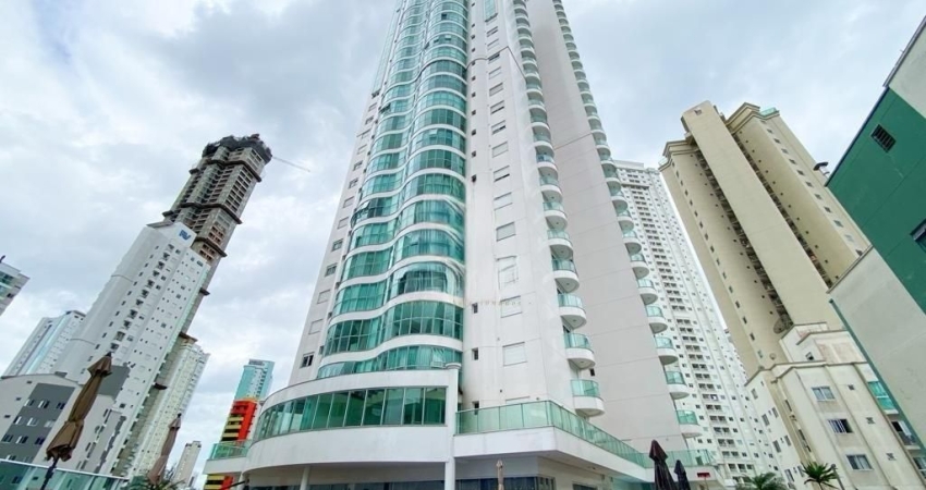 Apartamento duplex, 4 suítes e 4 garagens, centro Balneário Camboriú