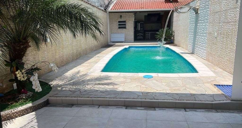 Casa à Venda em Guilhermina, Praia Grande - SP