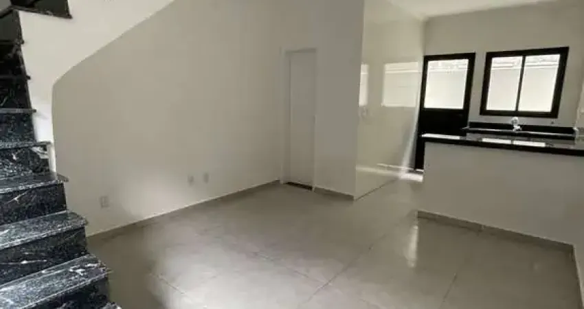 Belíssima Casa de Condomínio com 2 dormitórios