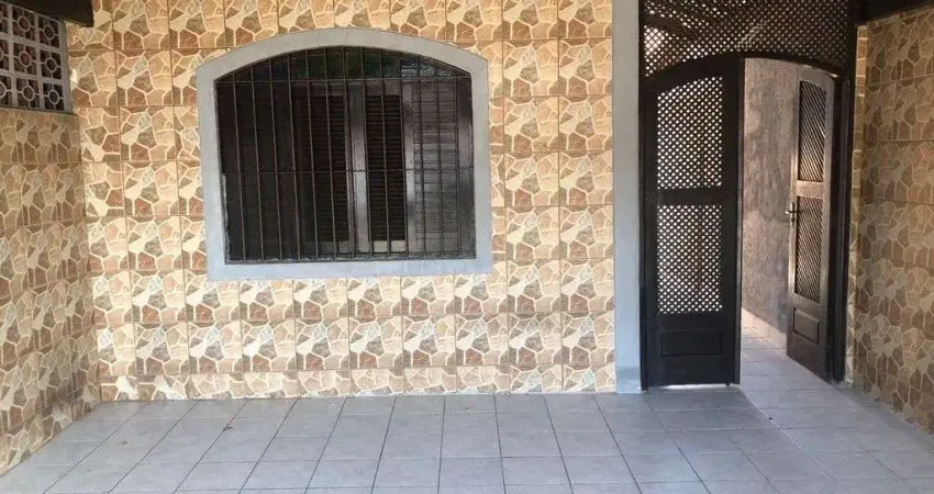 Casa à venda em Praia Grande, Balneário Maracanã a 150 mts da praia