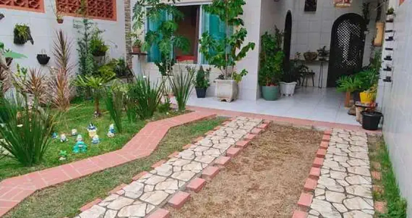Casa em Tupi, a apenas 400 metros da praia.