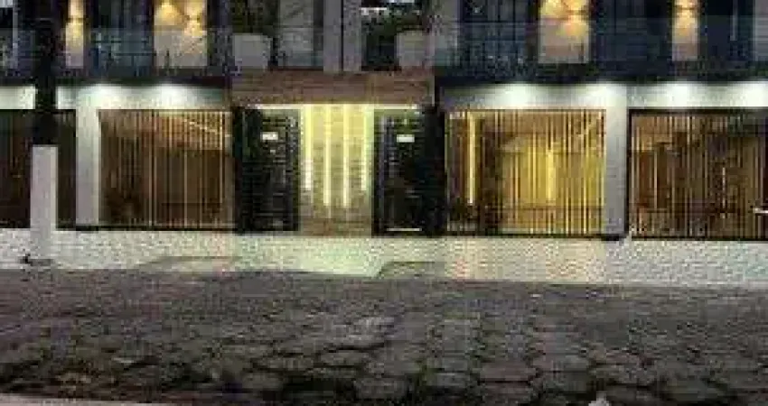 Casa Sobreposta Alta em Condomínio, bairro Maracanã – A 300 Metros da Praia