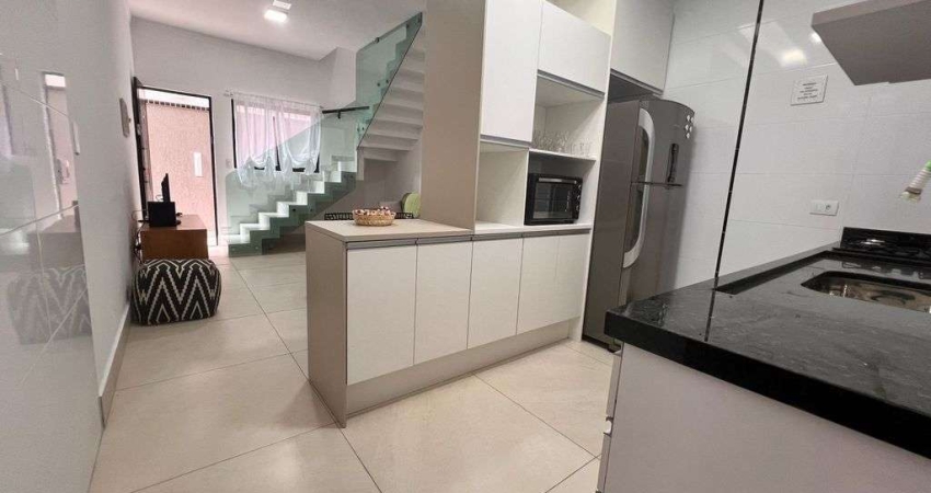 Casa Assobradada em Condomínio, bairro Maracanã – A 300 Metros da Praia