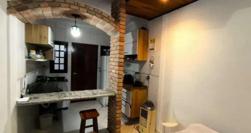 Sobrado de condomínio c/ suíte, churrasqueira e 200m da praia – jd imperador