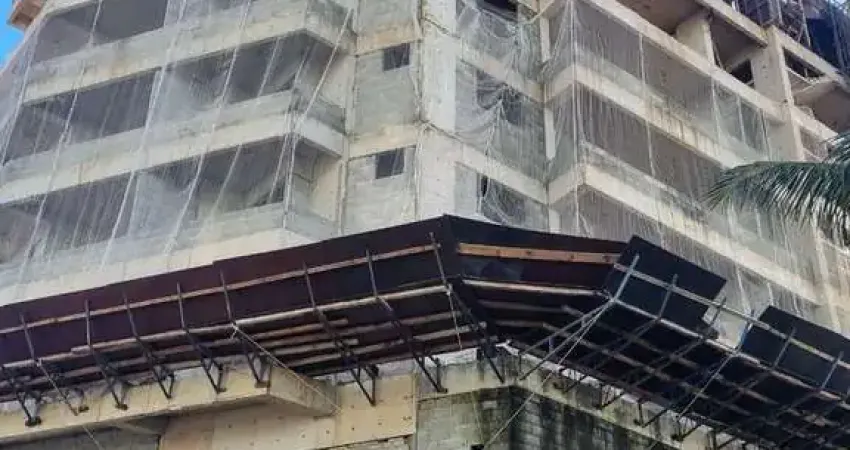 Apto 2 dorms (1 suíte) – sacada gourmet – 50m da praia – lazer completo