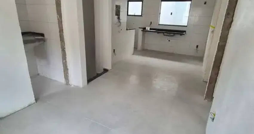 2 dorm, 1 suíte, 1 vaga, sobrado novo em condomínio, a 420m da praia