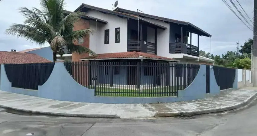 Sobrado à venda, 3 quartos, 1 suíte, 3 vagas, Barra do Rio Cerro - Jaraguá do Sul/SC