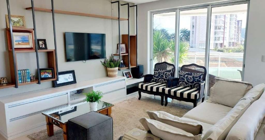 Apartamento à Venda, com 240m² privativo – 4 quartos, sendo 2 suítes e 2 demi-suíte – Bairro Centro