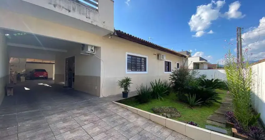 Casa à venda em Jaraguá do Sul com 3 dormitórios, sendo 1 suíte - Bairro Rio da luz