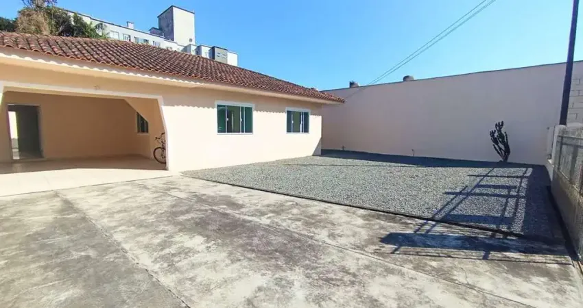 Casa à Venda em Jaraguá do Sul com 3 quartos - Vila Lalau