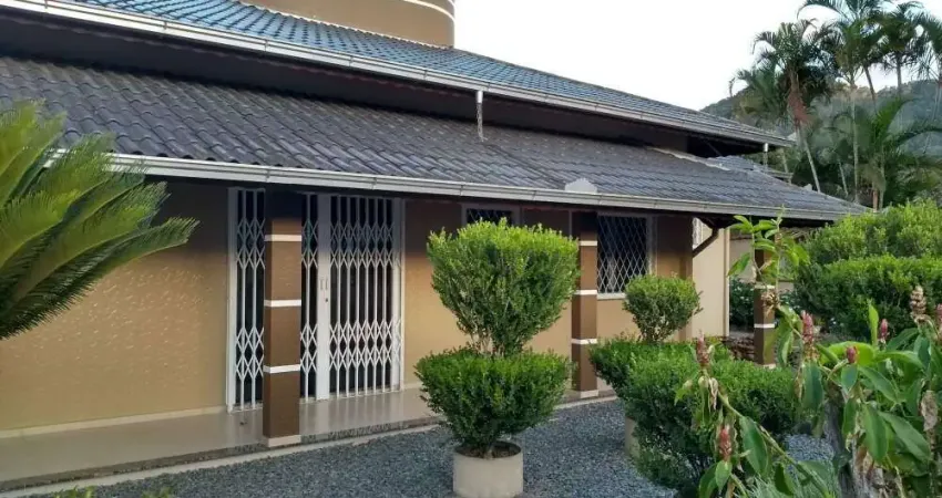 Sítio/chácara à venda em garibaldi, jaraguá do sul — 3 quartos, 1 suíte, porcelanato, quintal com churrasqueira