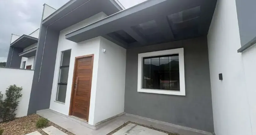 Geminado residencial com 2 suítes, 2 vagas e churrasqueira em jaraguá do sul