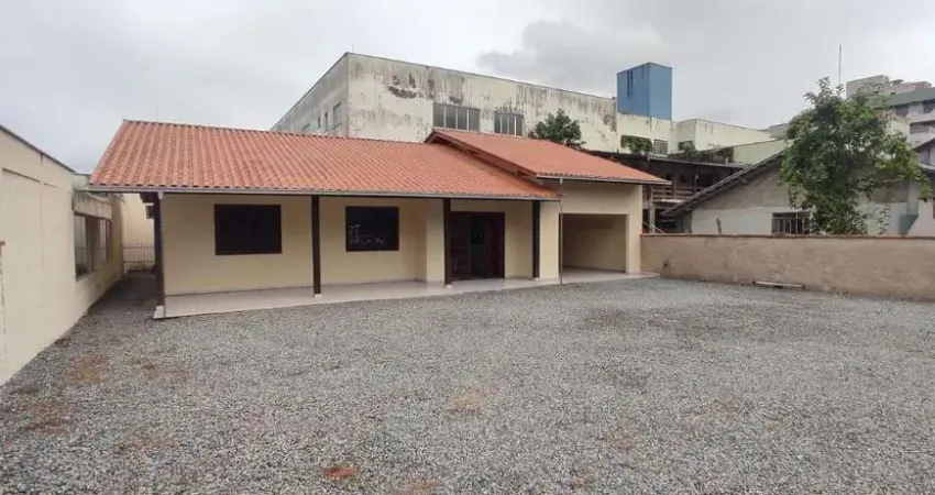 Casaà à venda com 3 quartosCentroJaraguá do Sul - SC