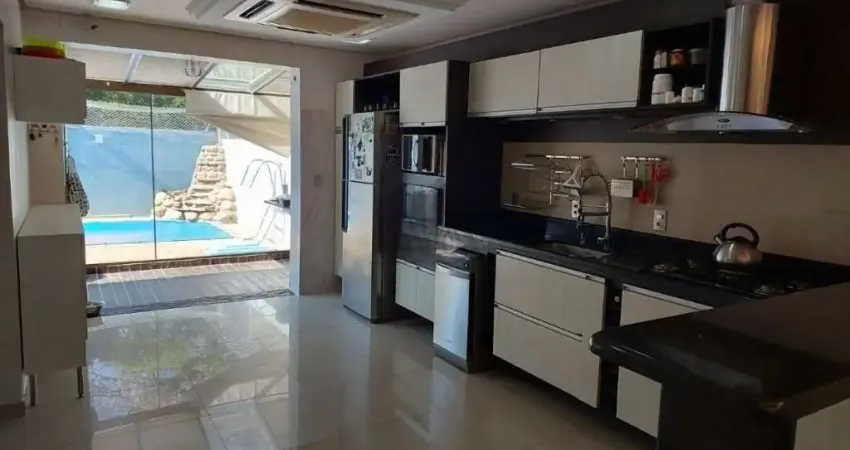 Casa com 3 quartos à venda na Rua Octávio de Souza, 56, Teresópolis, Porto Alegre