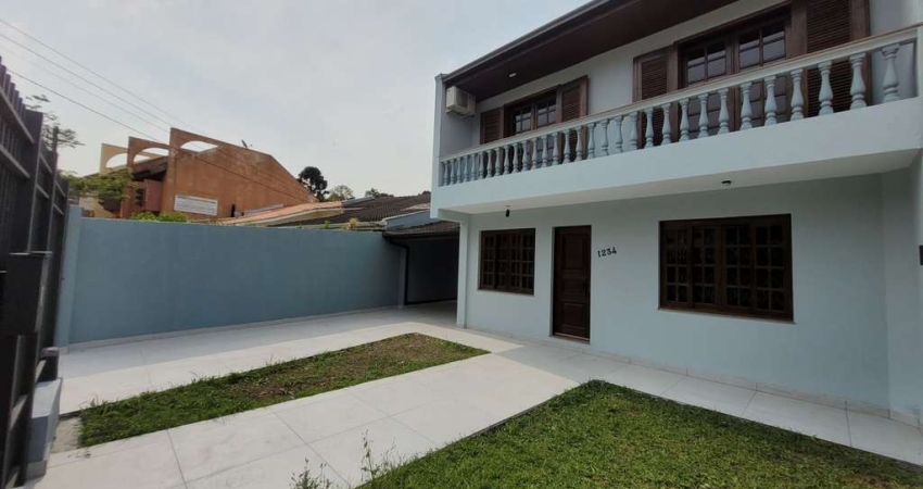 Casa para Venda em Curitiba, Bom Retiro, 3 dormitórios, 1 suíte, 3 banheiros, 8 vagas
