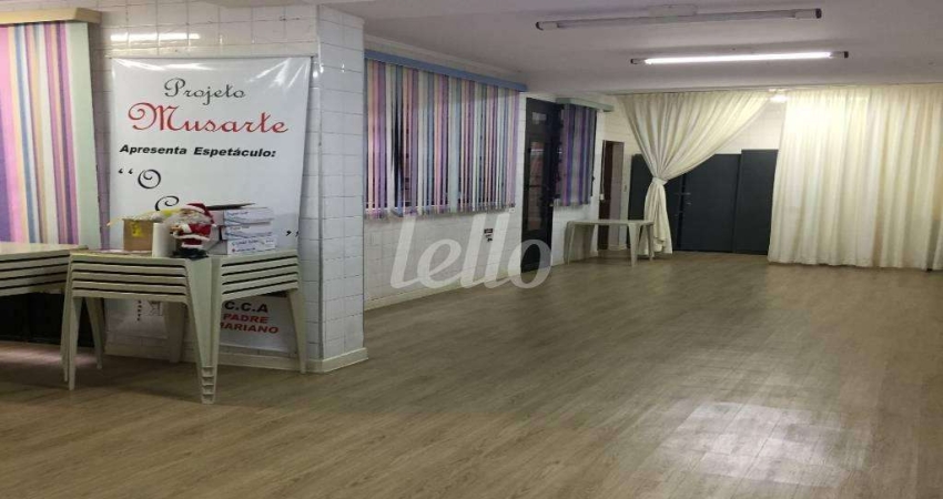 Prédio com 8 salas para alugar na Rua Doutor Félix, --, Aclimação, São Paulo