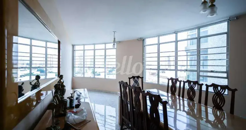Apartamento com 3 quartos para alugar na Avenida Paes de Barros, --, Mooca, São Paulo