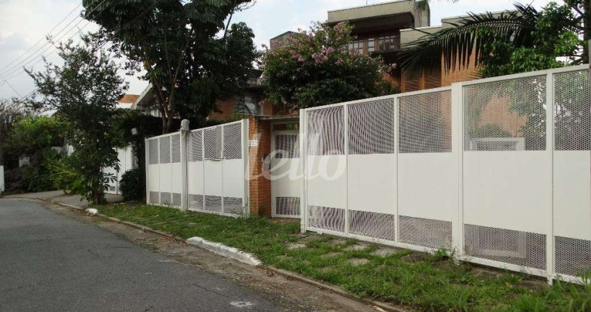 Casa com 4 quartos para alugar na Rua Petrópolis, --, Sumaré, São Paulo