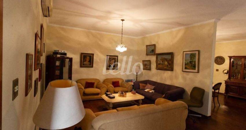 Casa com 6 quartos para alugar na Rua Gabriel de Brito, --, Cerqueira César, São Paulo