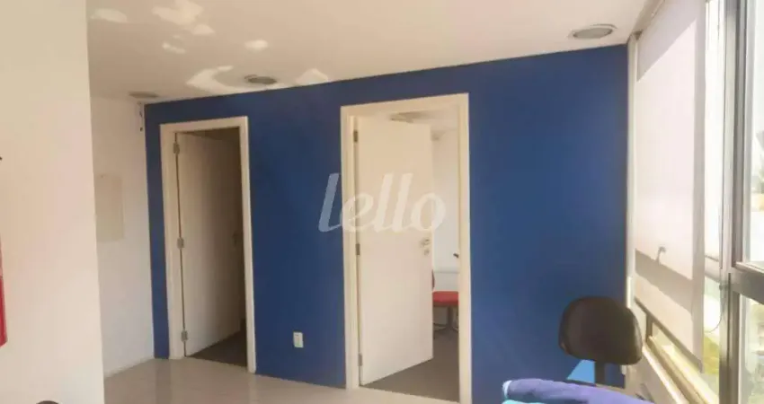 Sala comercial com 3 salas para alugar na Rua Heitor Penteado, --, Sumarezinho, São Paulo