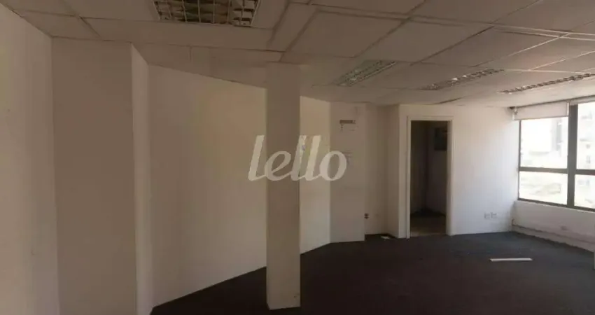 Sala comercial com 3 salas para alugar na Rua Heitor Penteado, --, Sumarezinho, São Paulo