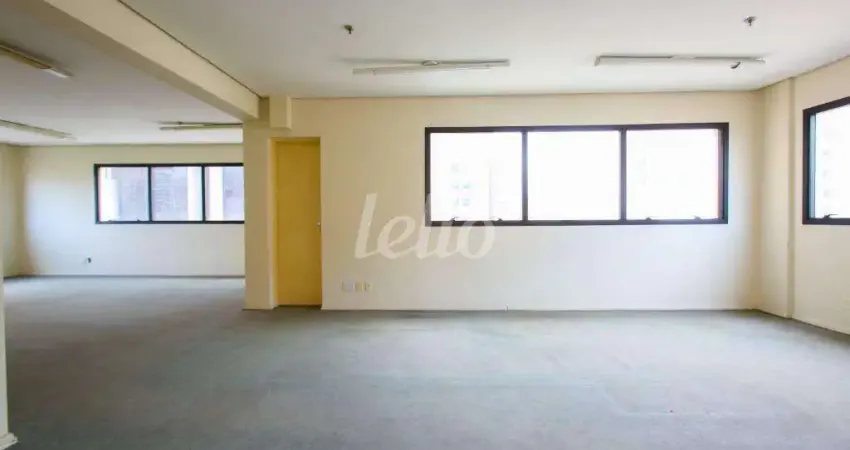 Sala comercial com 8 salas para alugar na Rua Traipu, --, Pacaembu, São Paulo