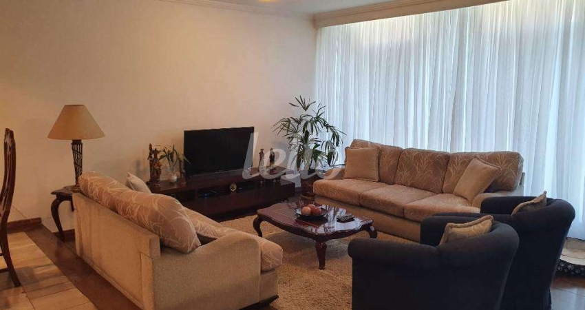 Casa comercial com 1 sala para alugar na Rua Pedro Calmon, --, Centro, Santo André