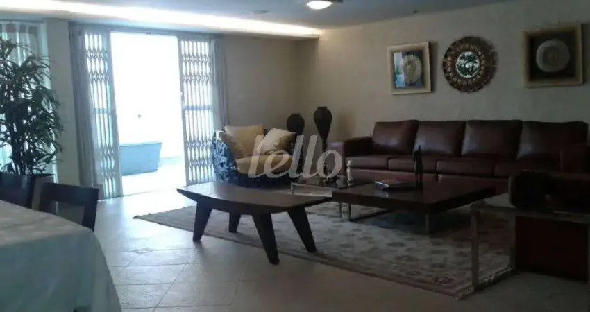 Casa com 3 quartos para alugar na Rua Bernardino de Campos, --, Campo Belo, São Paulo