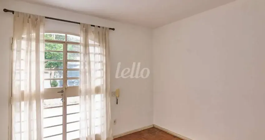Casa com 3 quartos para alugar na Rua Leal de Souza, --, Parque Colonial, São Paulo