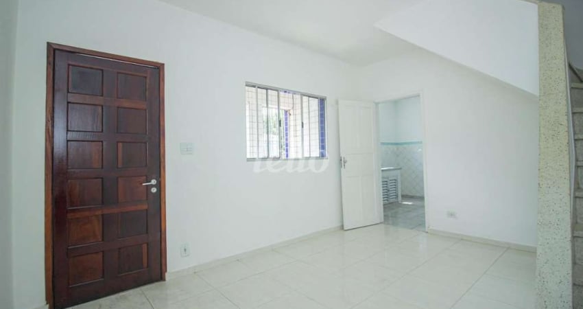 Casa com 3 quartos para alugar na Rua Domingos Afonso, --, Vila Santa Clara, São Paulo