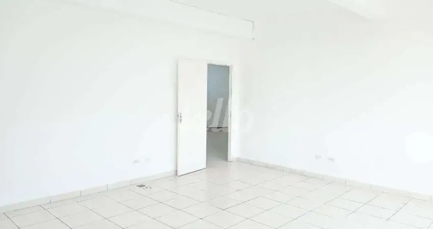 Sala comercial com 3 salas para alugar na Rua José Ricardo, --, Vila Aquilino, Santo André