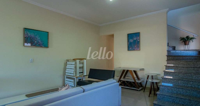 Casa com 2 quartos para alugar na Rua Serinhaém, --, Vila Nivi, São Paulo