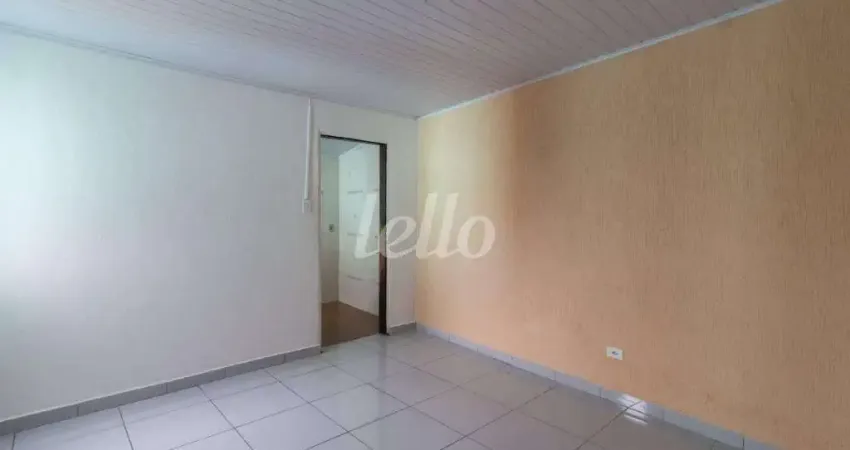 Casa com 2 quartos para alugar na Rua dos Espanhóis, --, Carandiru, São Paulo