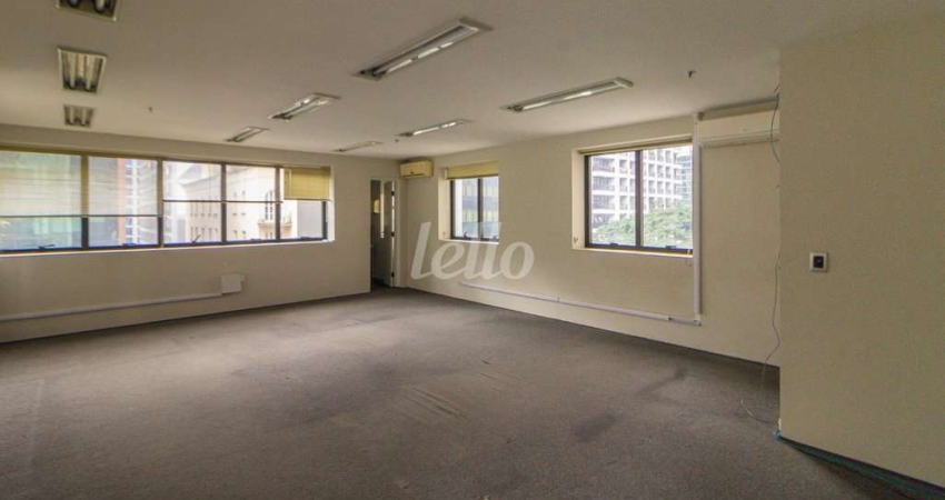 Sala comercial com 3 salas para alugar na Alameda Santos, --, Cerqueira César, São Paulo