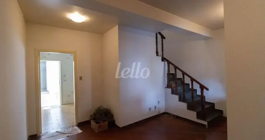 Casa com 3 quartos para alugar na Rua Tenente Alcides Machado, --, Jardim Oriental, São Paulo