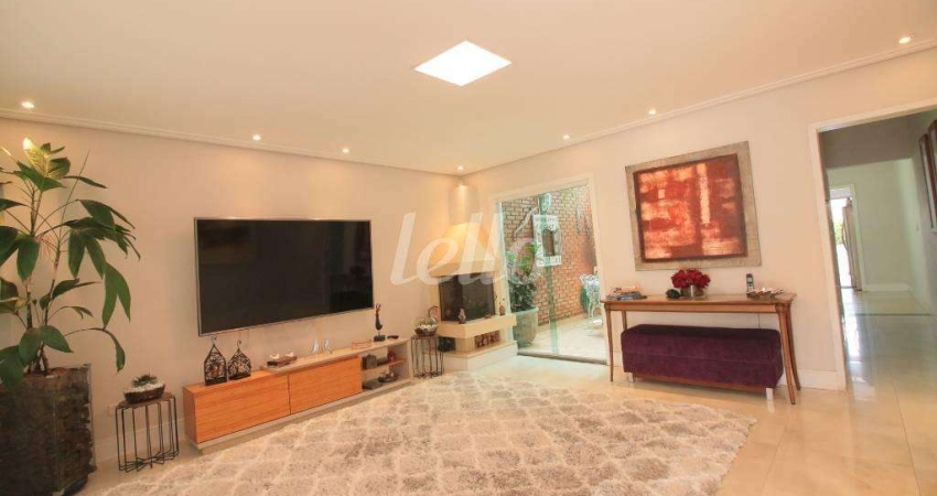 Casa com 4 quartos para alugar na Rua Florentino Rodrigues, --, Vila Alpina, São Paulo