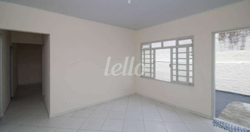 Casa com 3 quartos para alugar na Rua Gurupatuba, --, Vila Mazzei, São Paulo