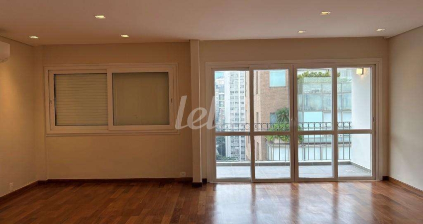 Apartamento com 3 quartos para alugar na Rua Sarandi, --, Cerqueira César, São Paulo